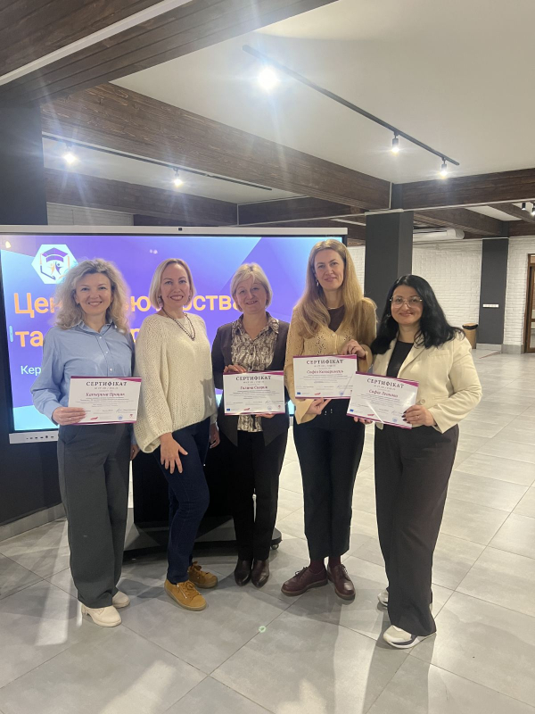 Фото із вручення сертифікатів