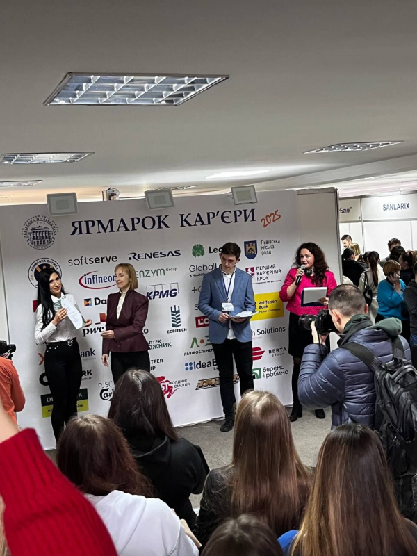 Фото з Ярмарку кар’єри