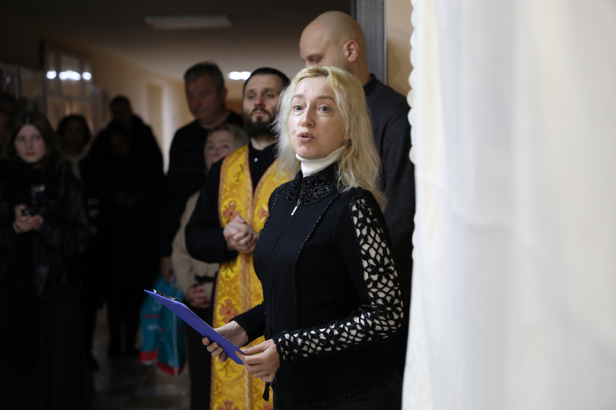 Фото з відкриття меморіальної стіни