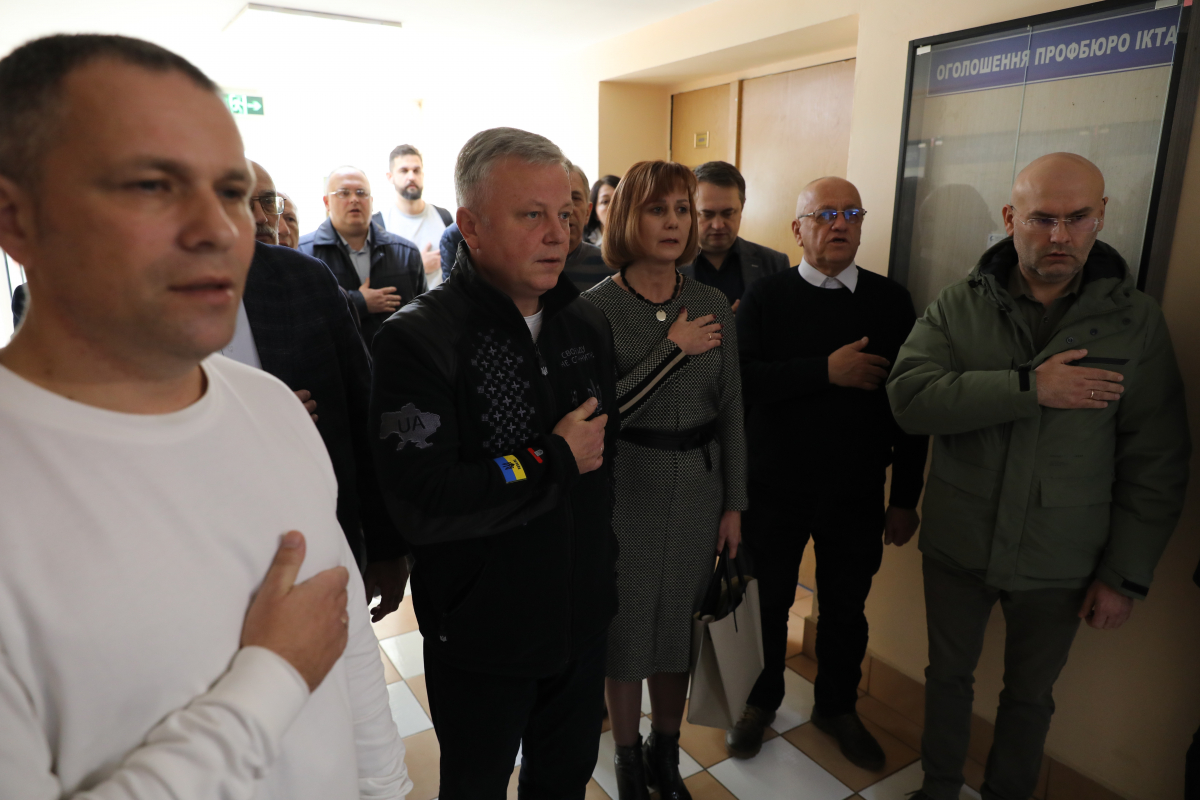 Фото з відкриття меморіальної стіни