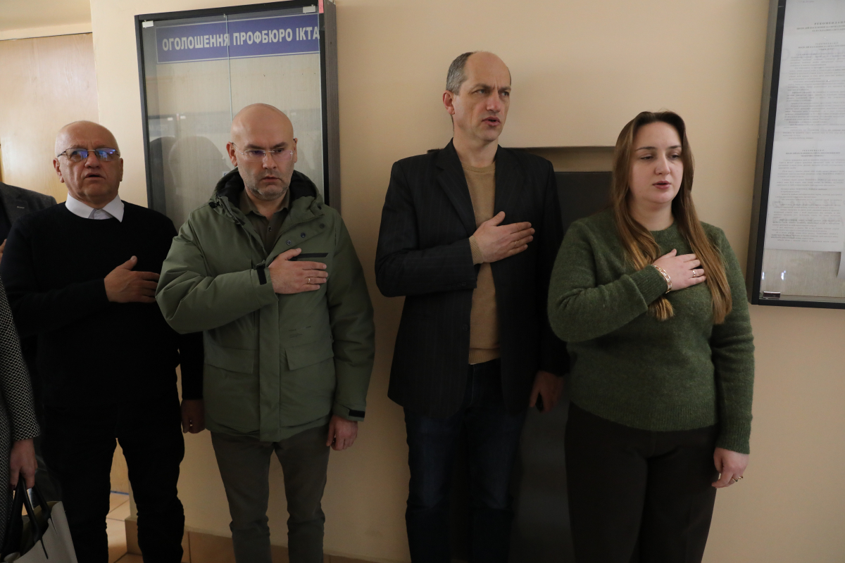 Фото з відкриття меморіальної стіни