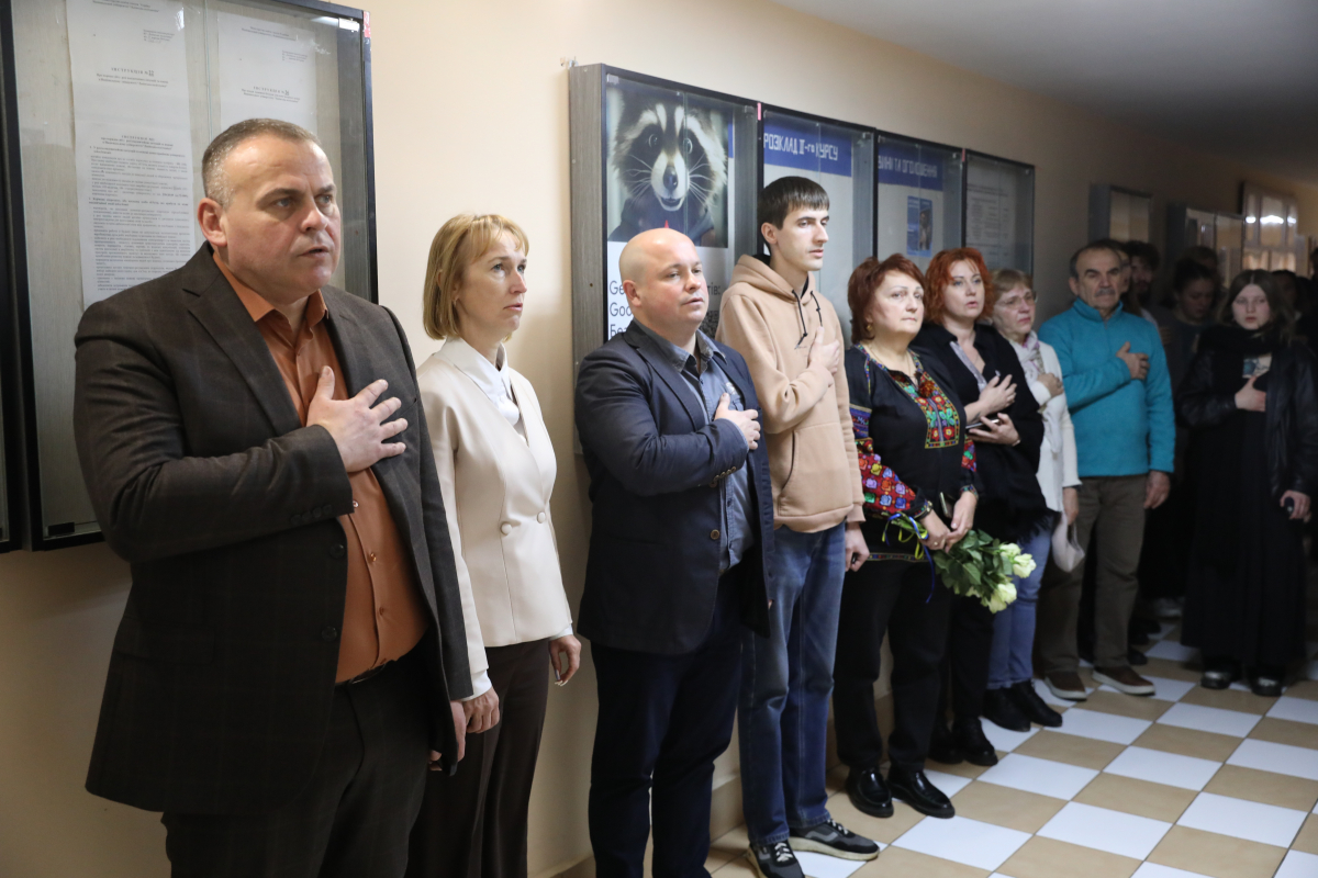 Фото з відкриття меморіальної стіни