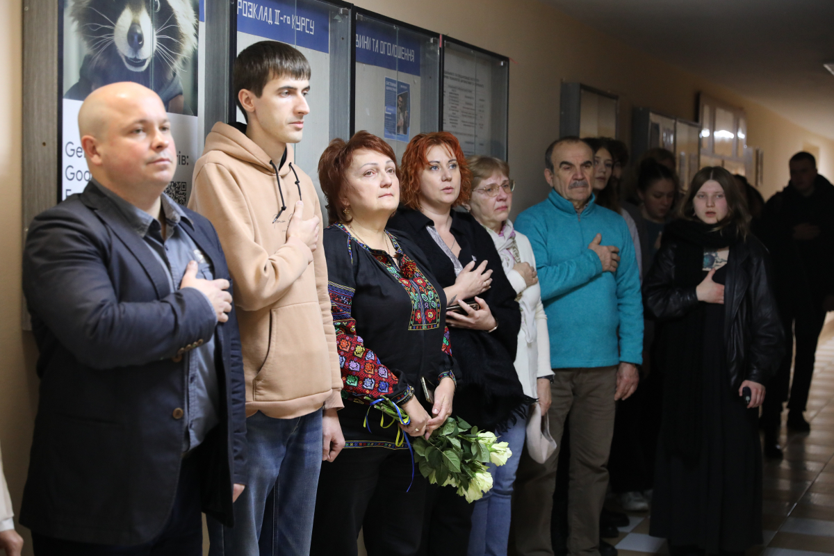 Фото з відкриття меморіальної стіни