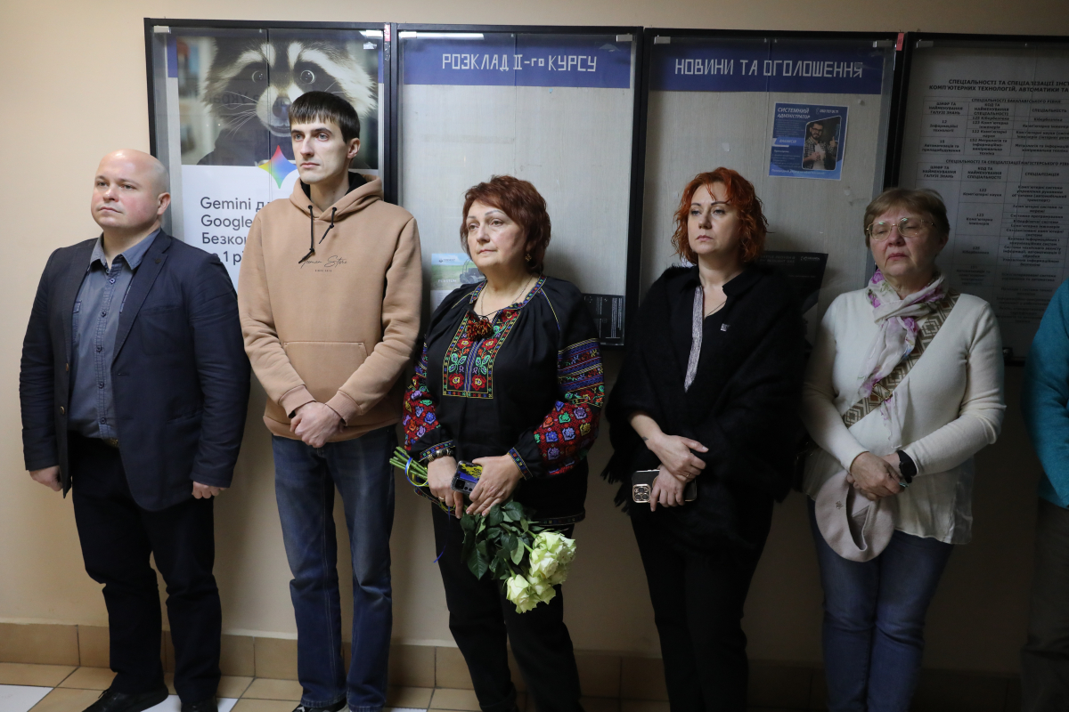 Фото з відкриття меморіальної стіни