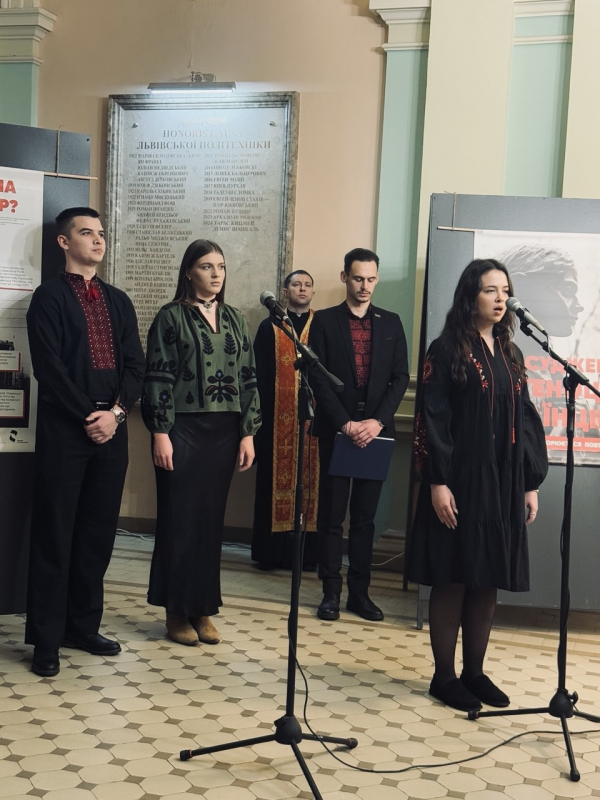 Фото із заходу