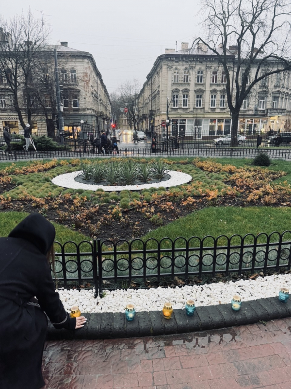 Фото із заходу