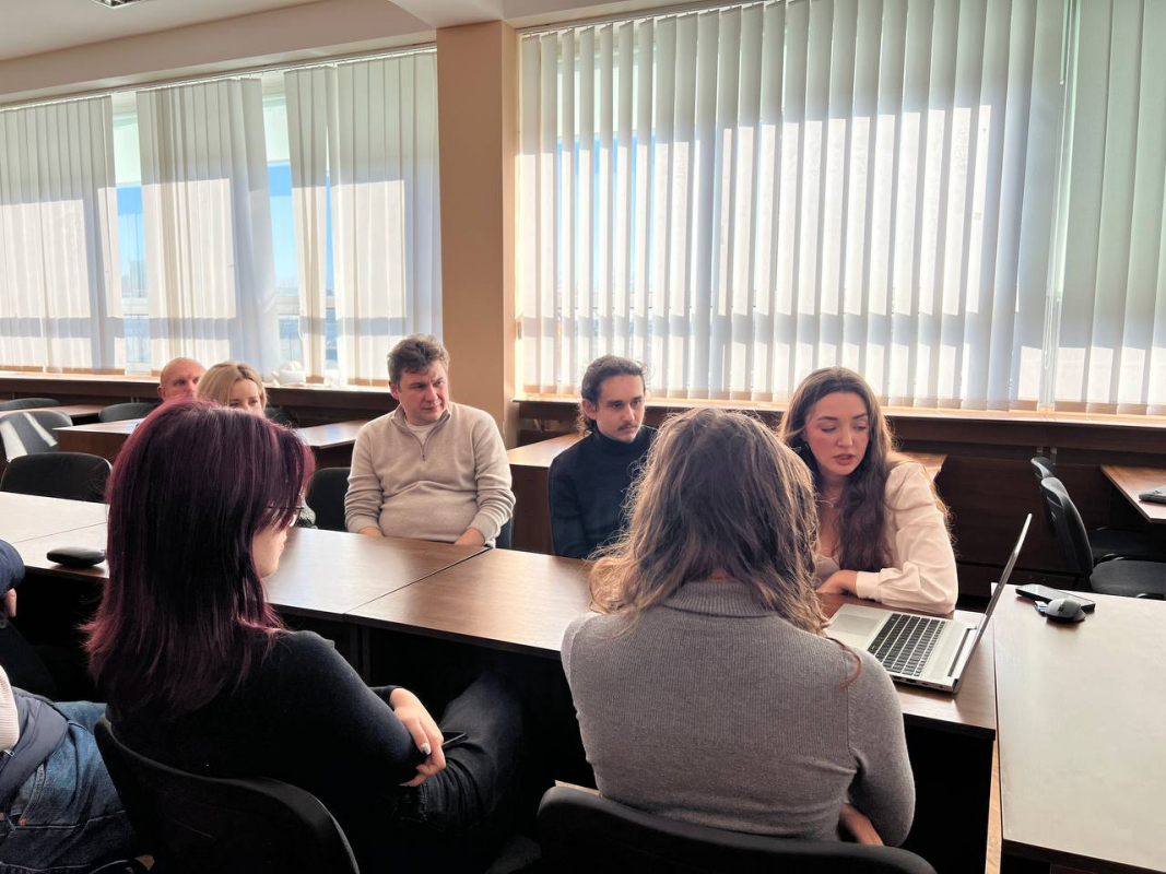 Фото із зустрічі на кафедрі ФГІ