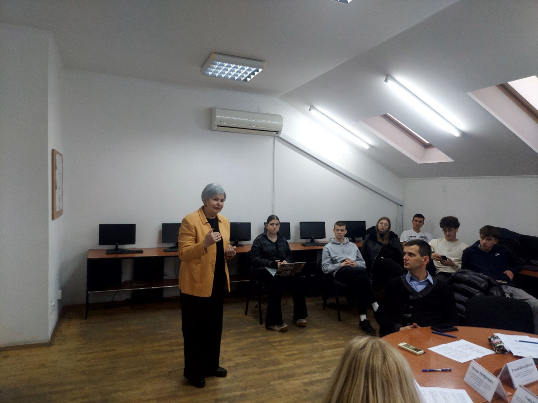 Фото із круглого столу