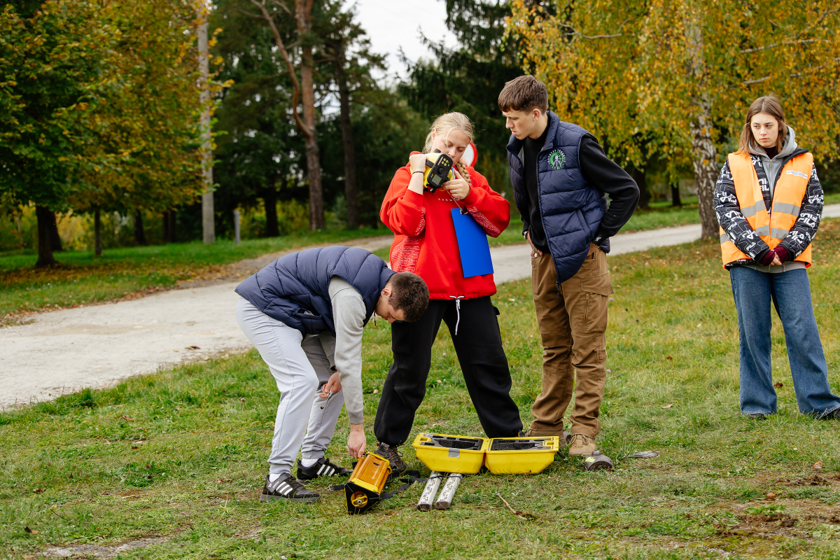 Фото із заходу