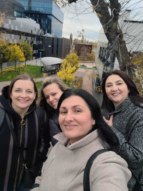 Фото із заходу