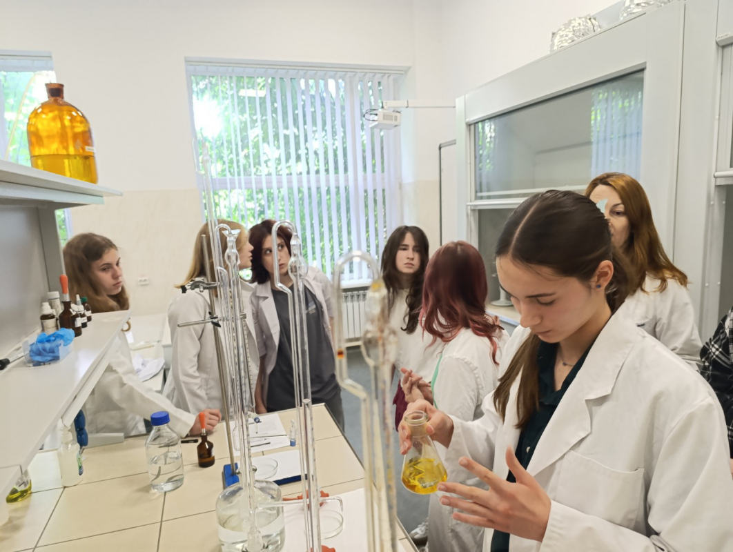 Про академію