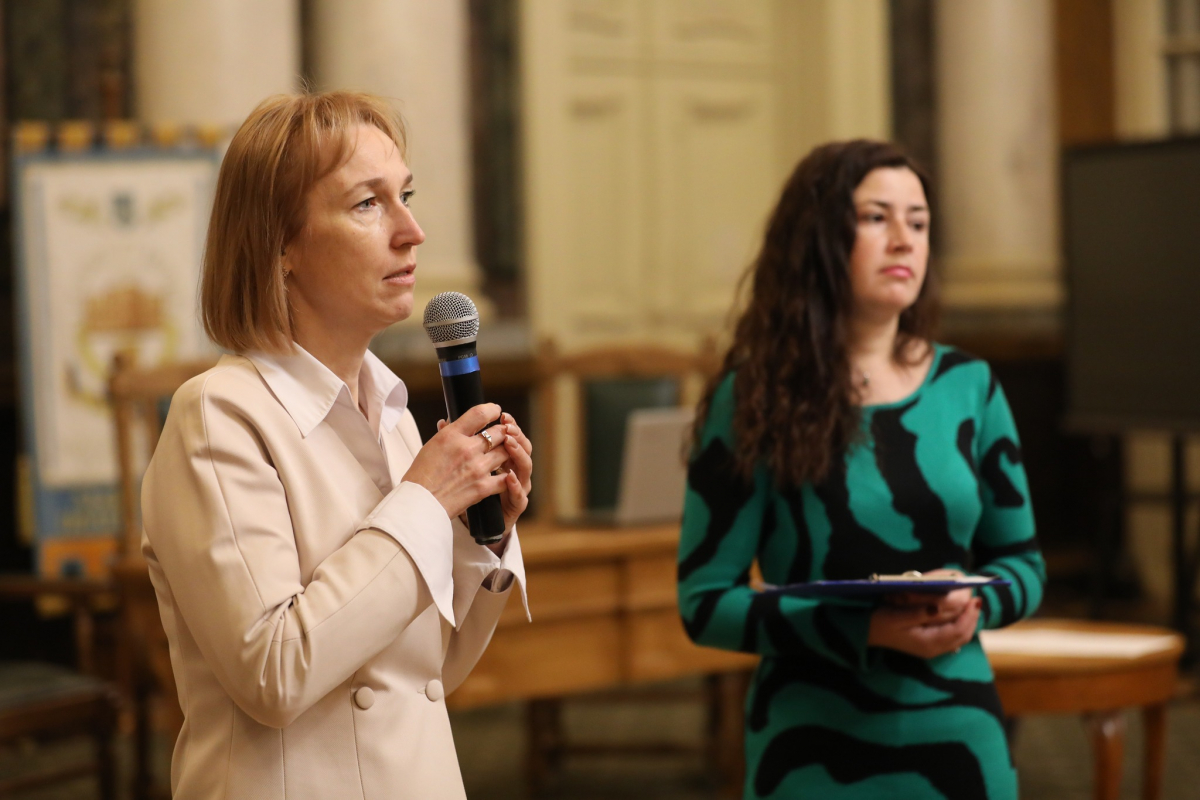 Фото із вручення подарунків