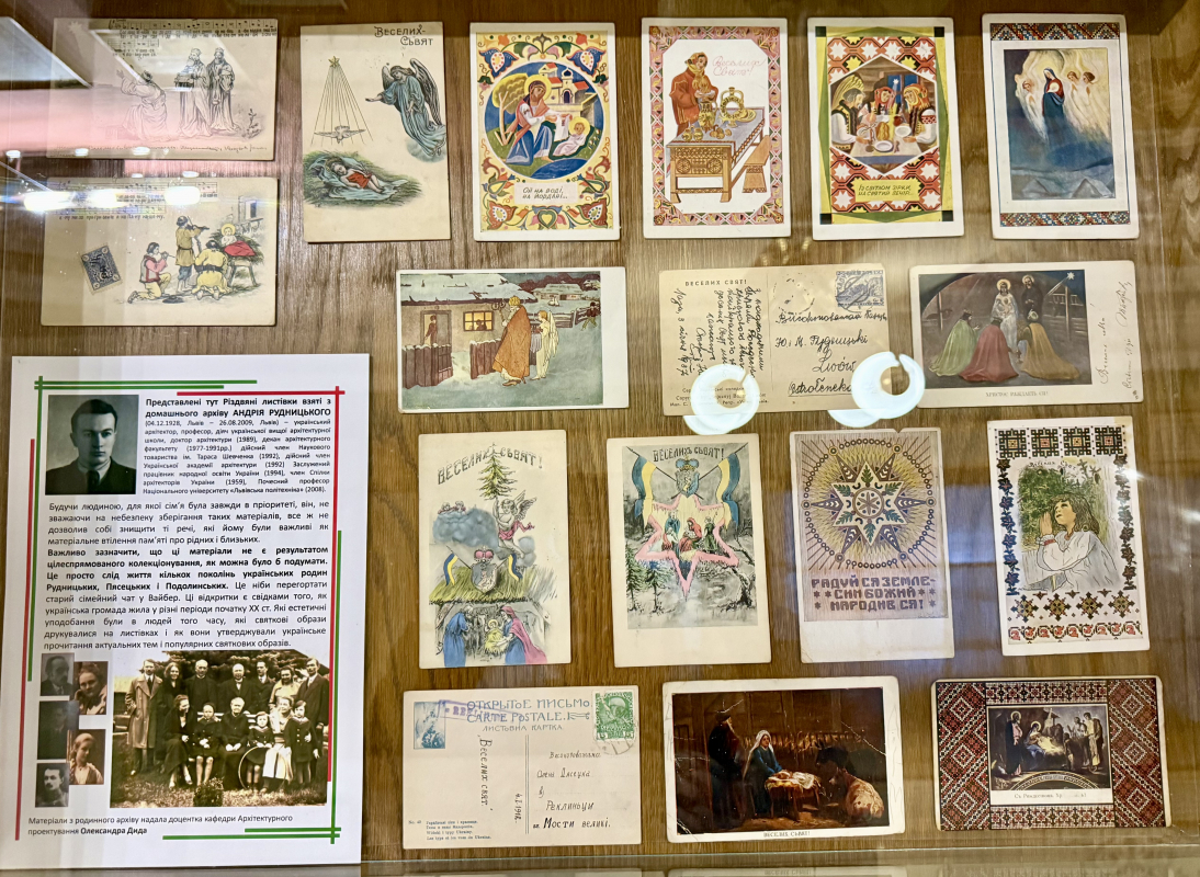 Фото із заходу