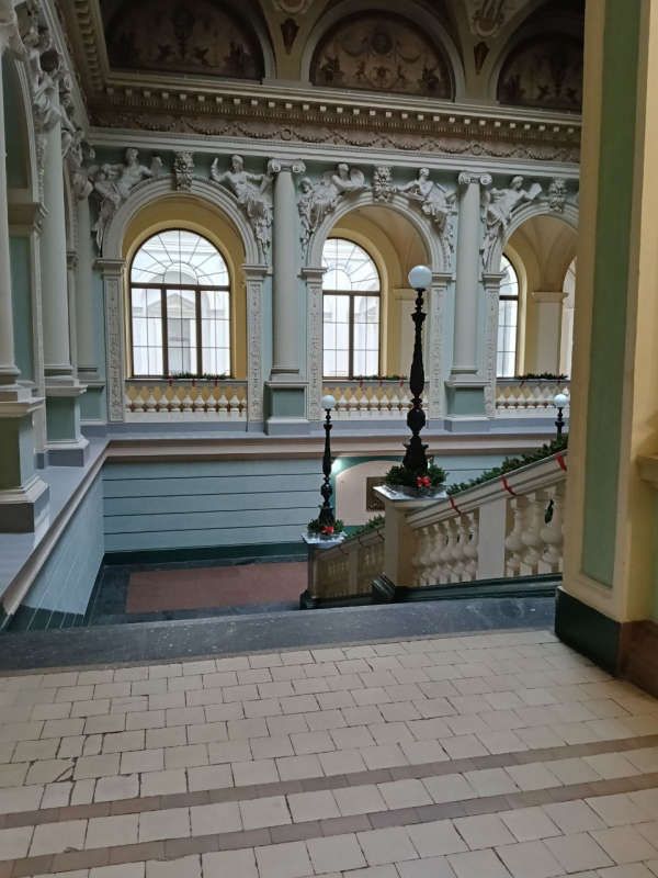 Фото із заходу