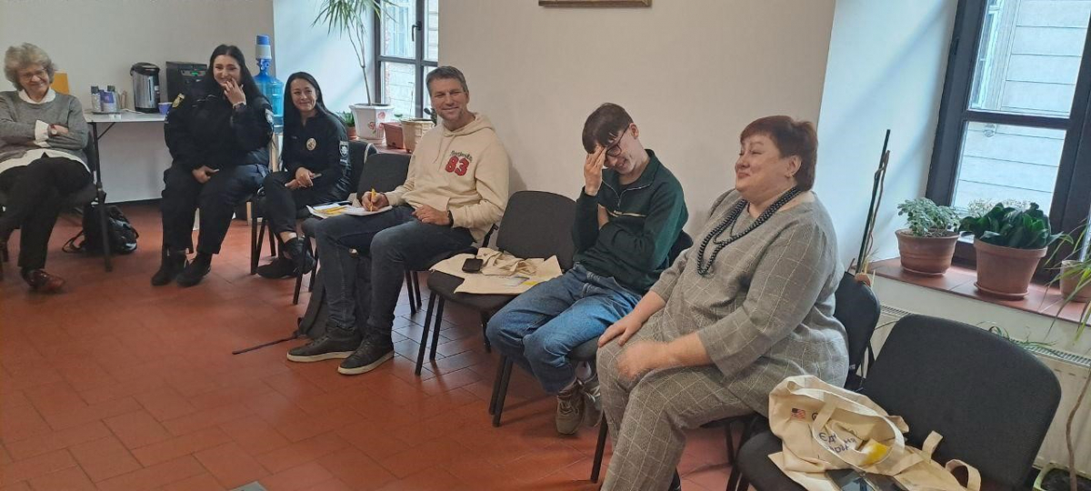 Фото із заходу