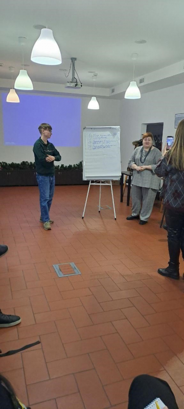 Фото із заходу