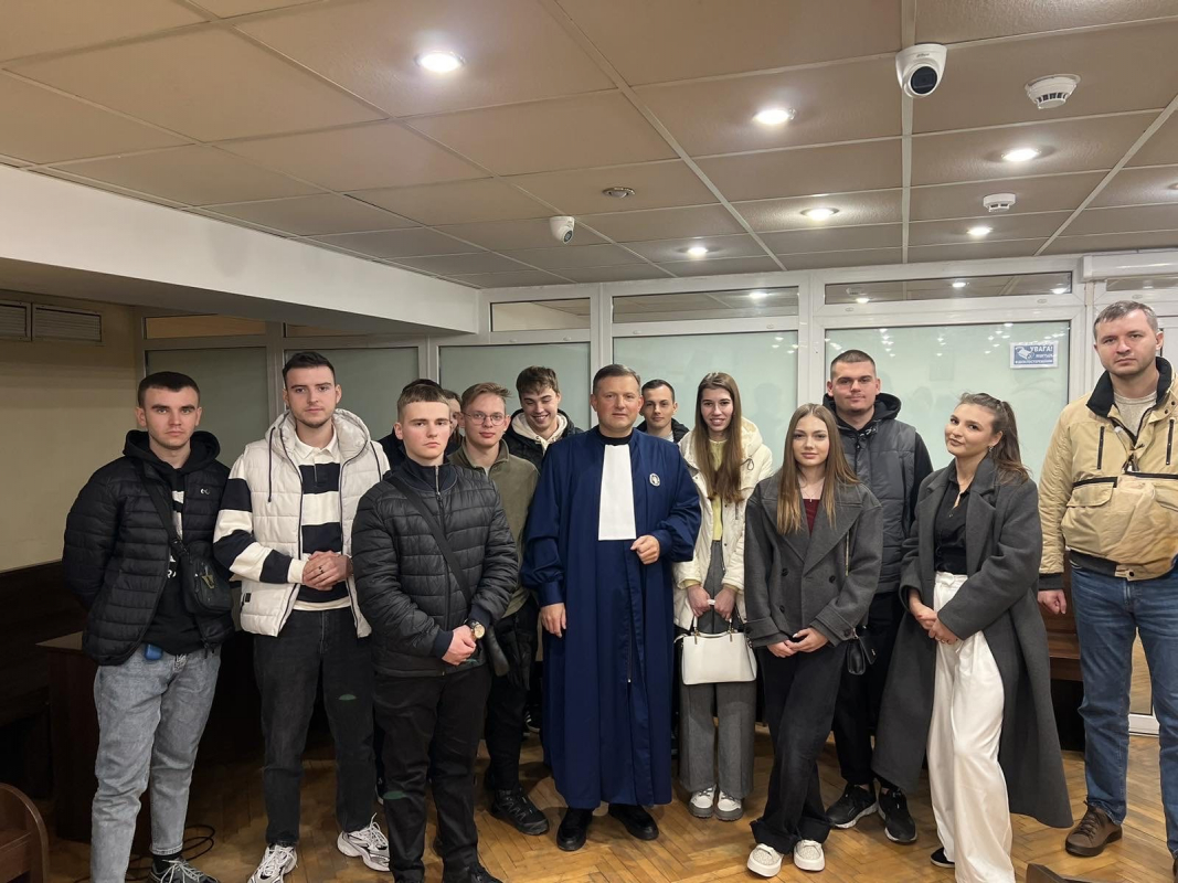 Фото з відвідин суду