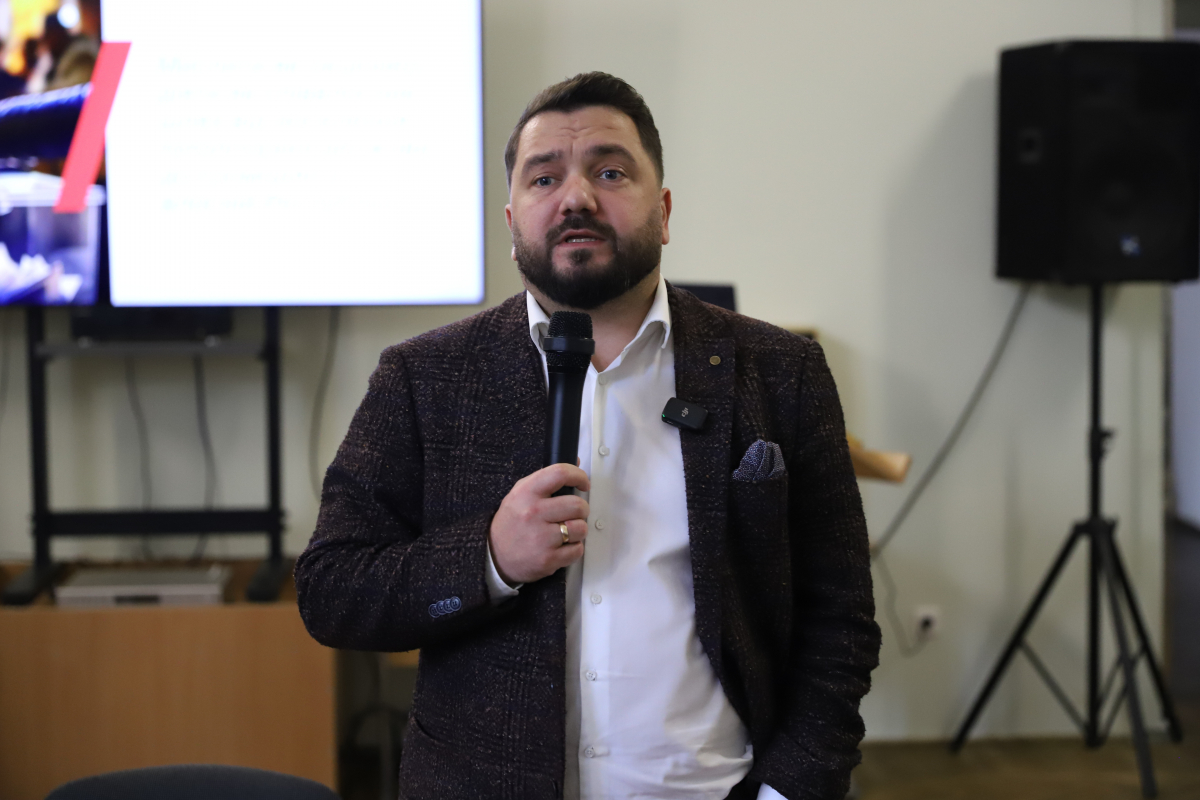 Фото із заходу в НТБ