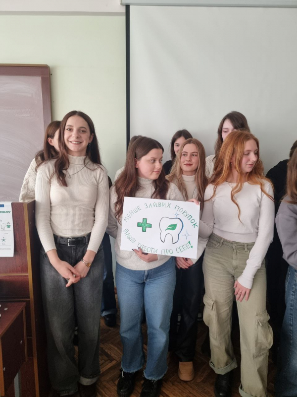 Фото із заходу