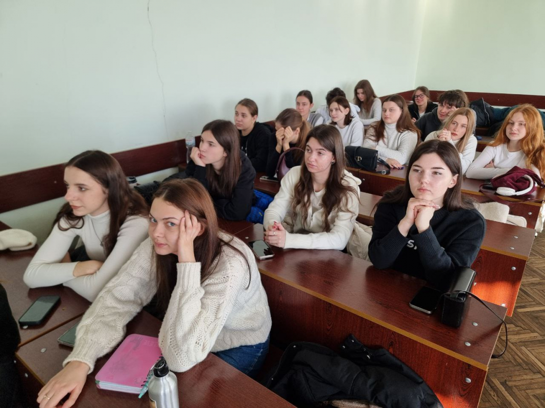 Фото із заходу