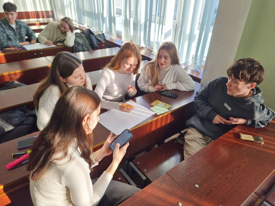 Фото із заходу