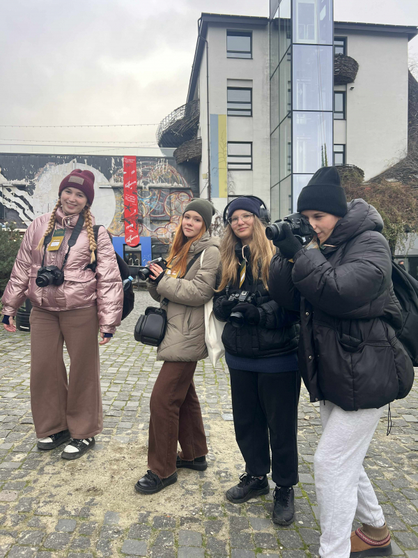 Фото із заходу