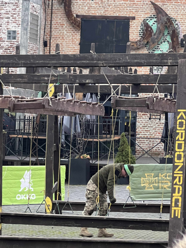 Фото із заходу