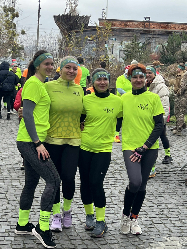 Фото із заходу