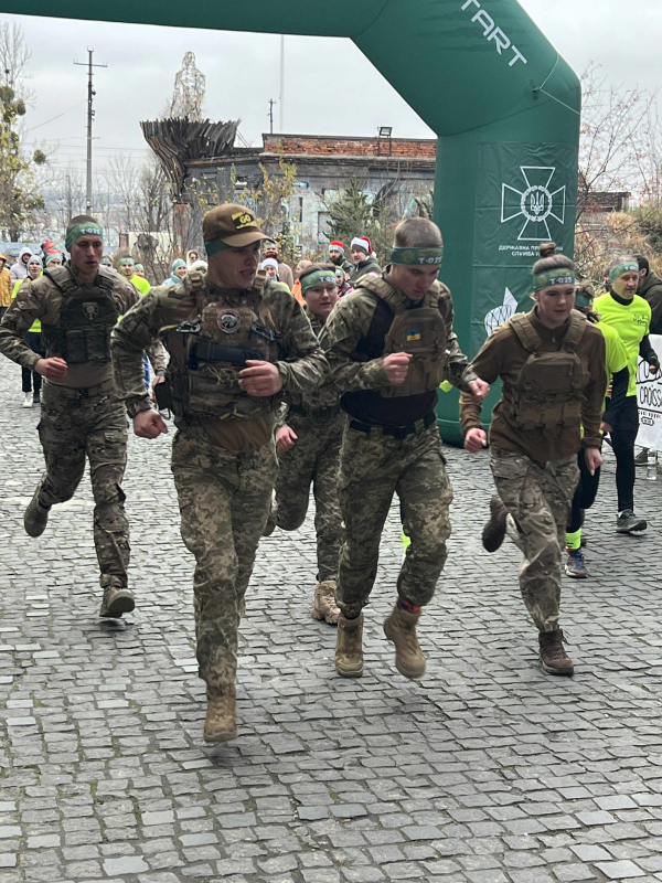 Фото із заходу