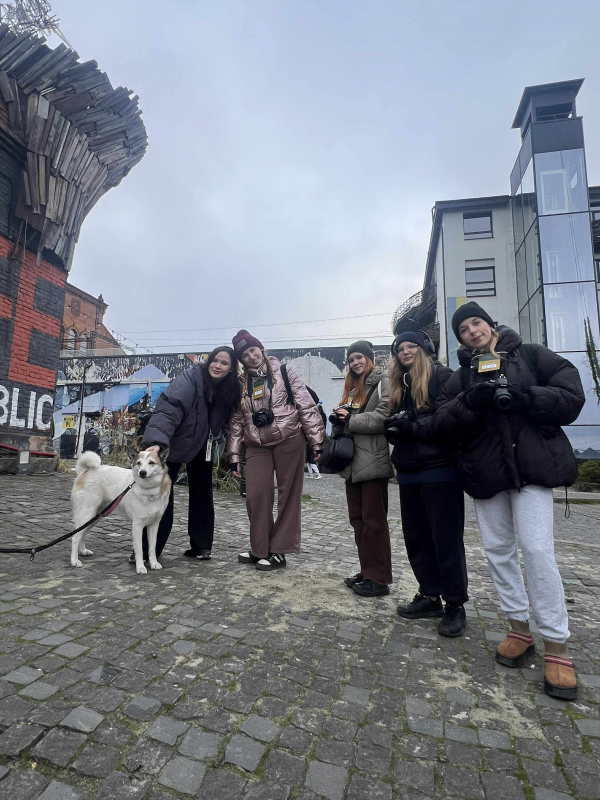 Фото із заходу