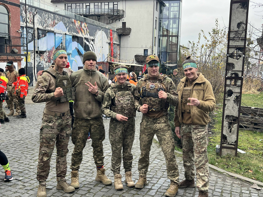 Фото із заходу