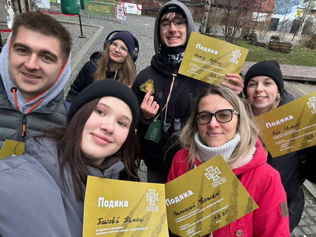 Фото із заходу