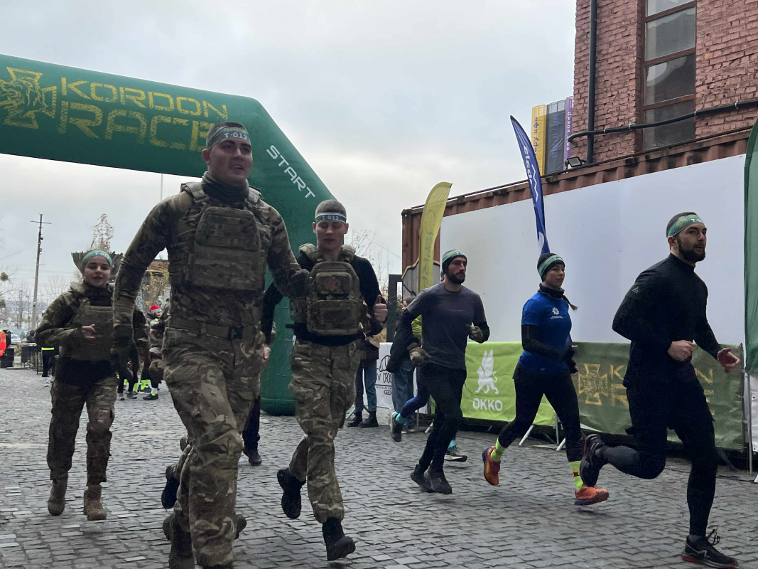 Фото із заходу