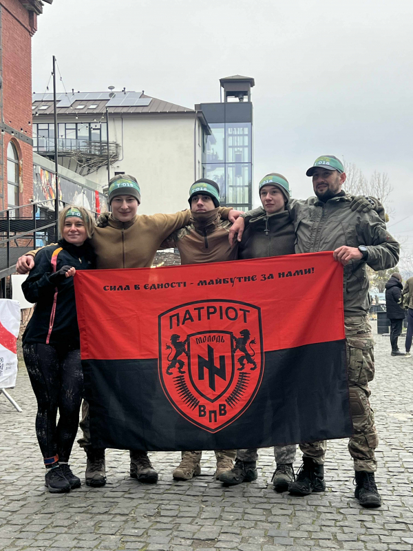 Фото із заходу