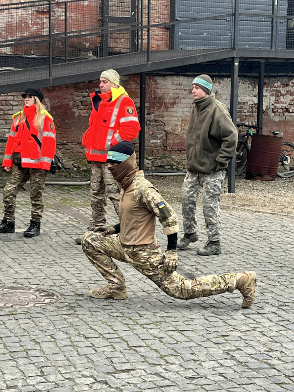 Фото із заходу