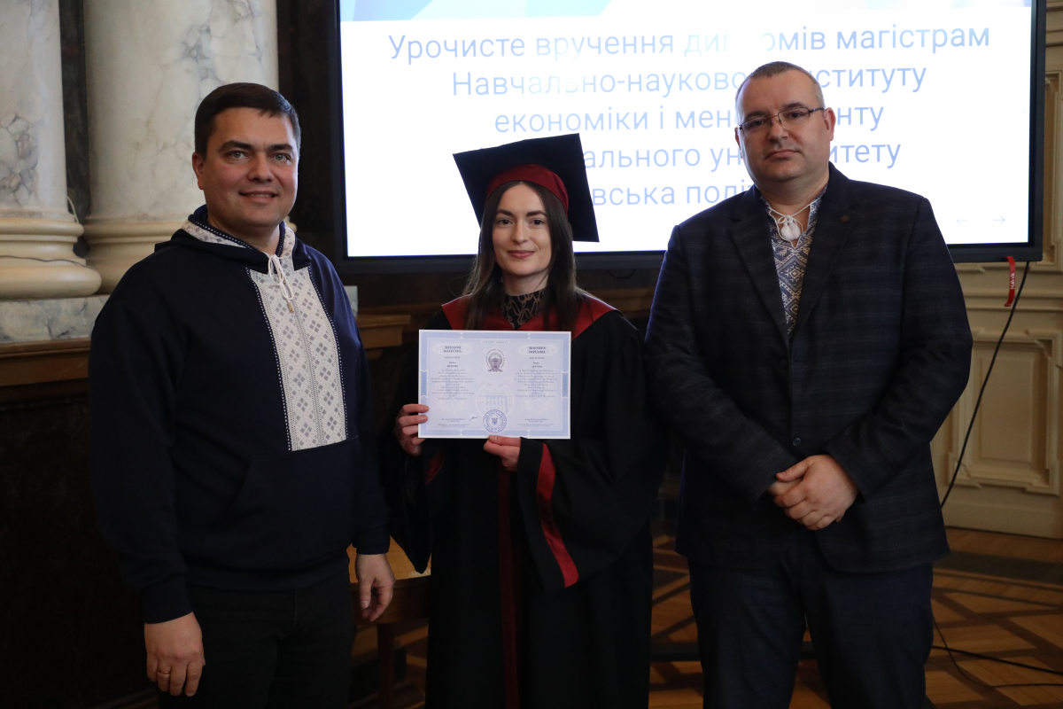 Фото із вручення дипломів