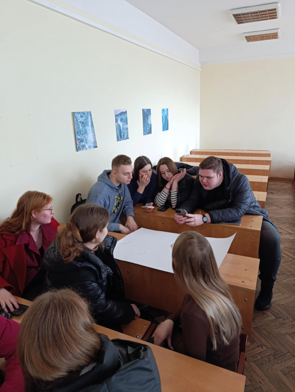 Фото із заходу