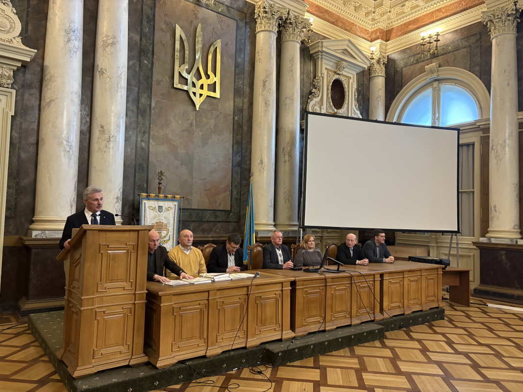 Фото із вручення дипломів
