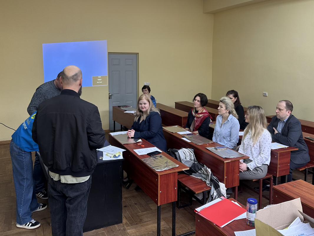Фото із заходу