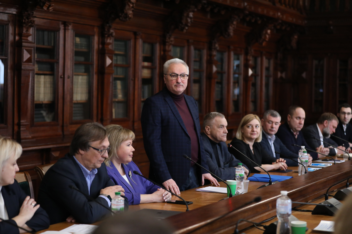 Фото із круглого столу