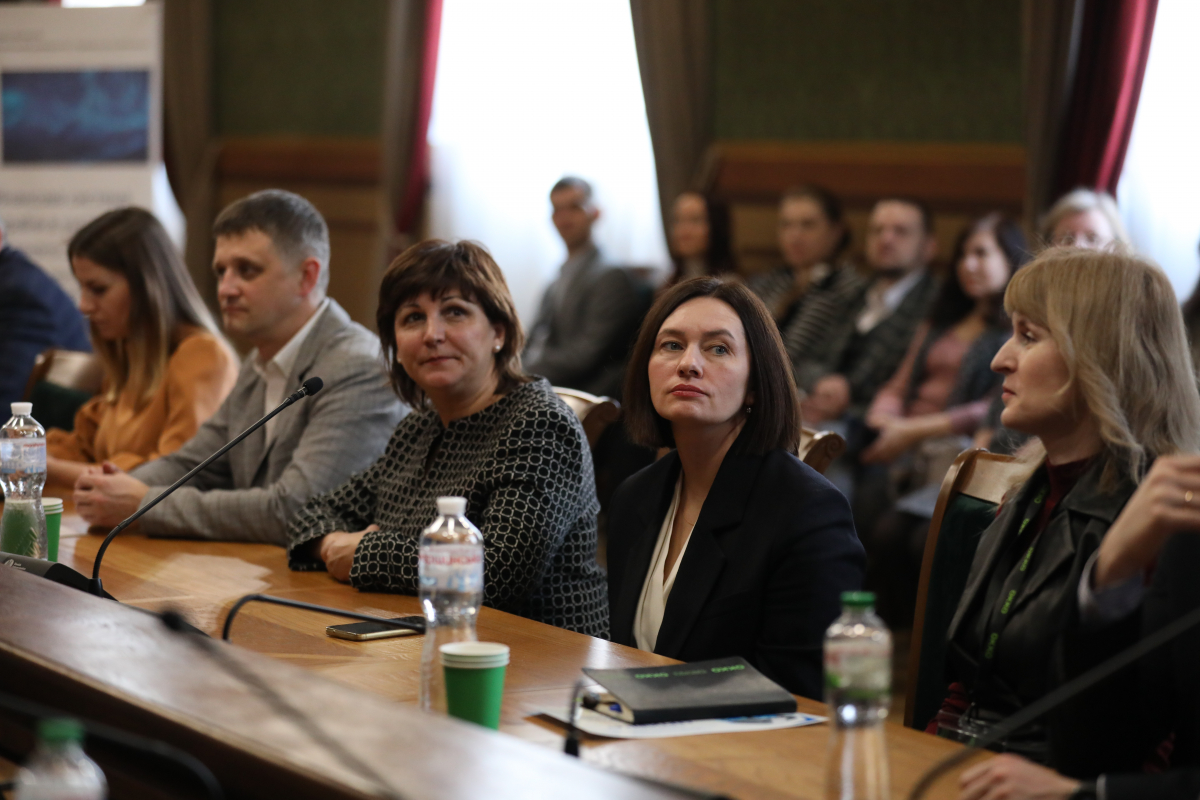 Фото із круглого столу