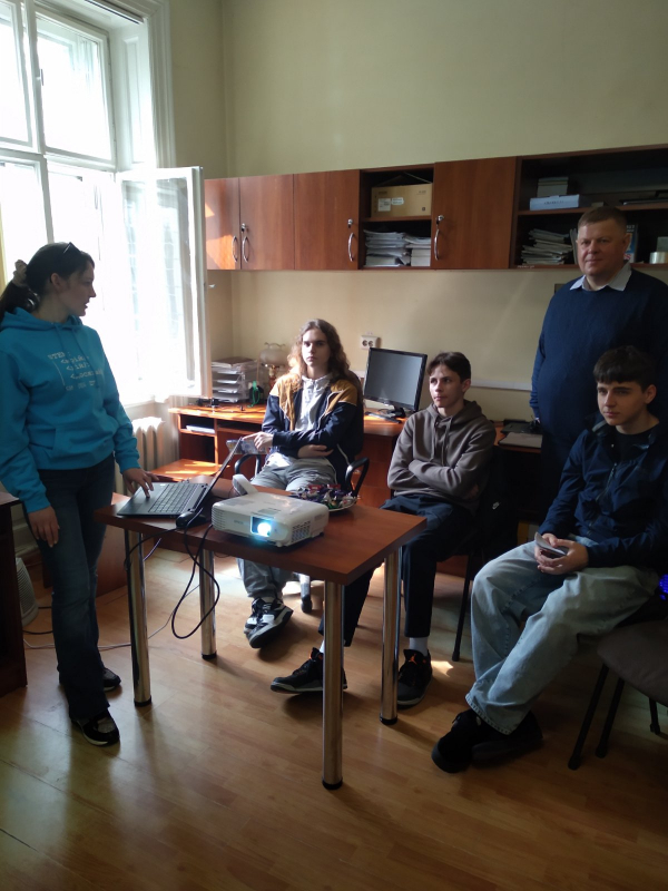 Фото із заходу