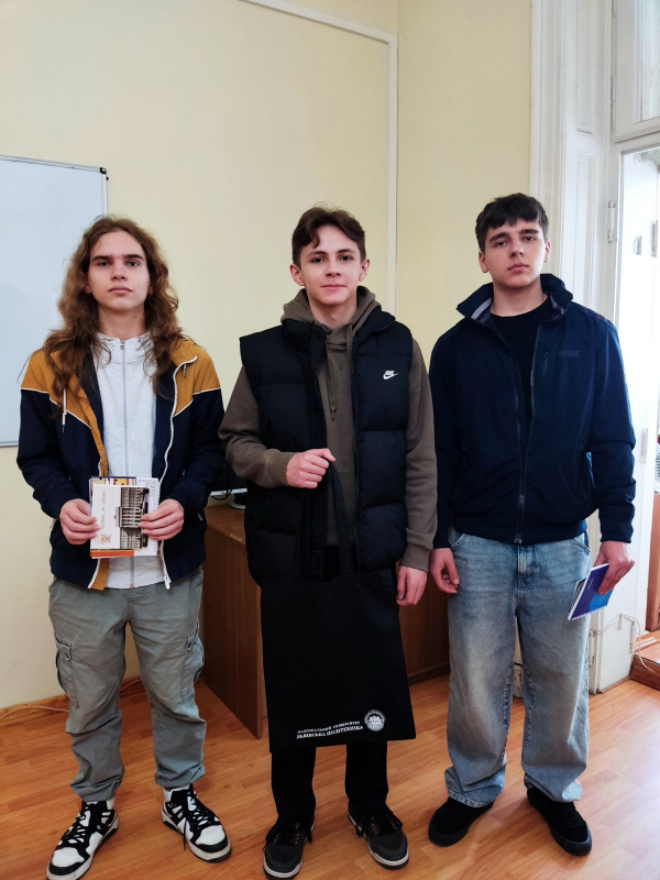 Фото із заходу