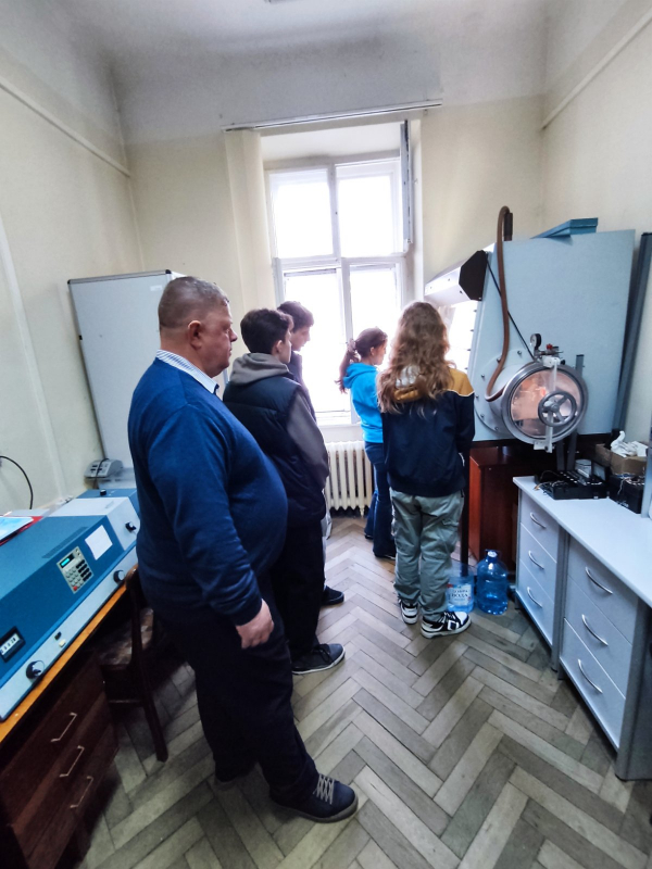 Фото із заходу