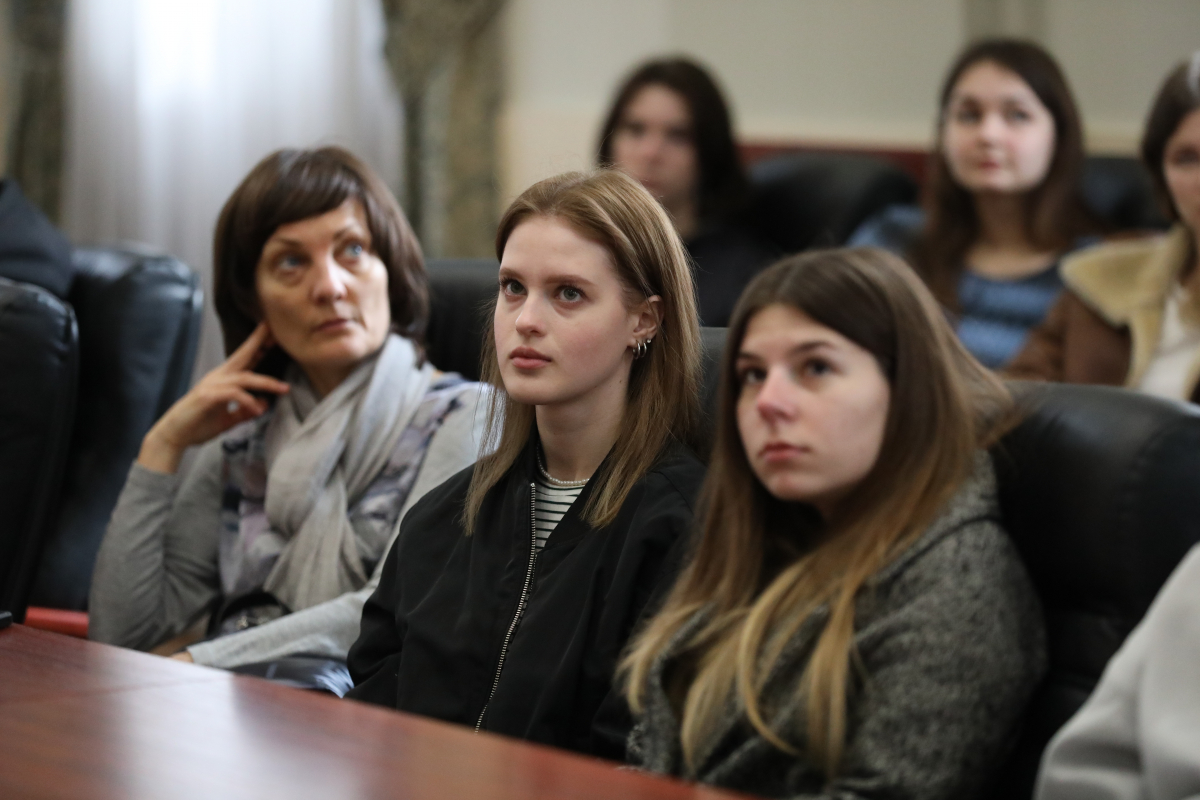 Фото із заходу