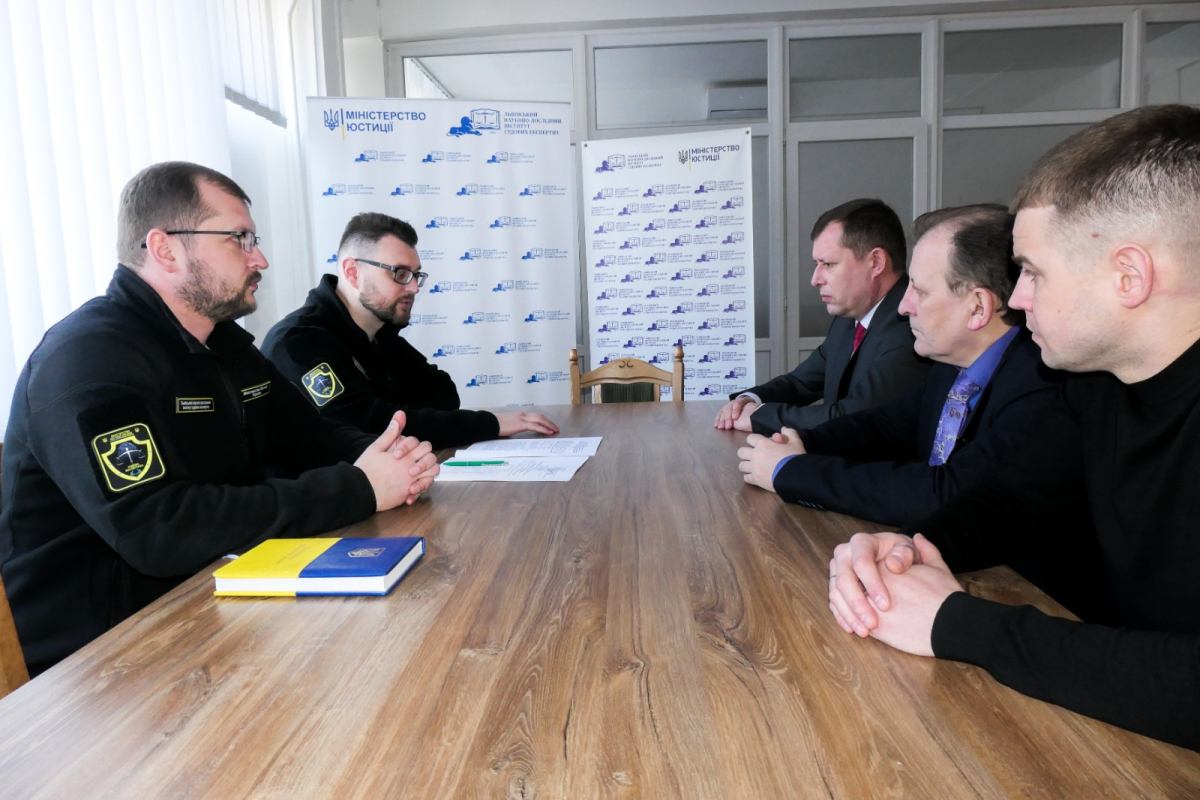 Фото з підписання угоди