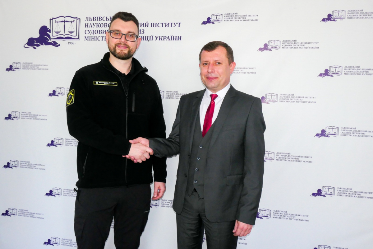 Фото з підписання угоди