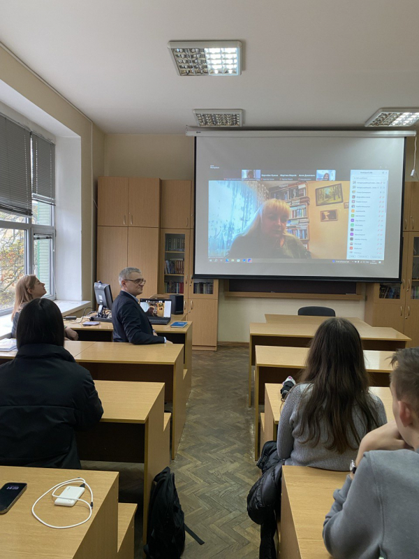 Фото із заходу