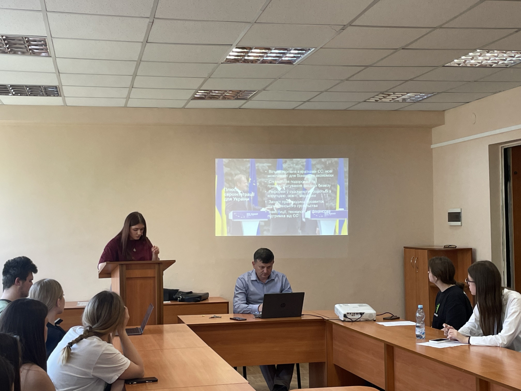 Фото із круглого столу