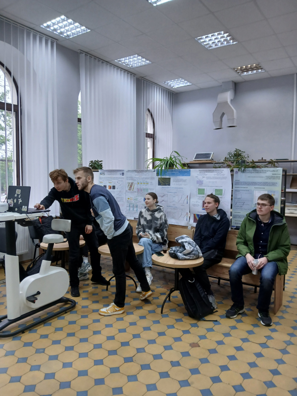 Фото із заходу